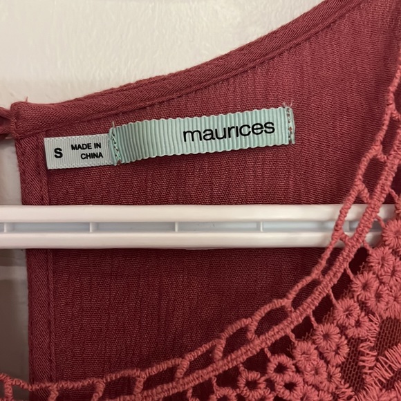 Pink dress with lace accents - Picture 3 of 3